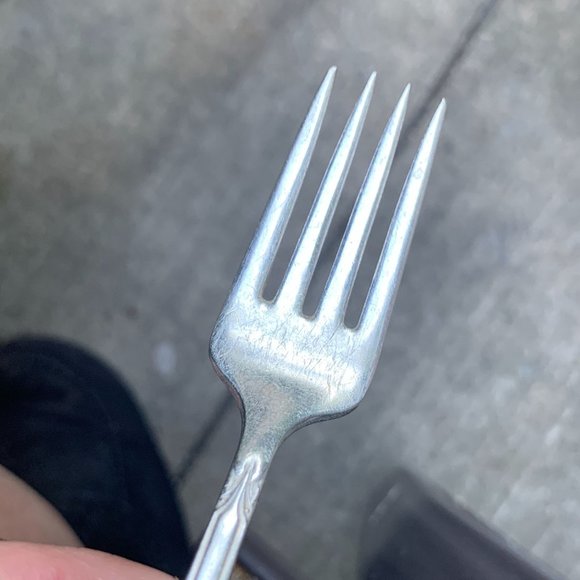 Wm Rogers & Son Silver-plate Talisman Pattern Dinner Fork - Vintage 1940s - Picture 6 of 8